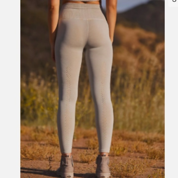 NWT Free People Movement Good Karma Leggings in Sea Glass size XS/S - Picture 2 of 10